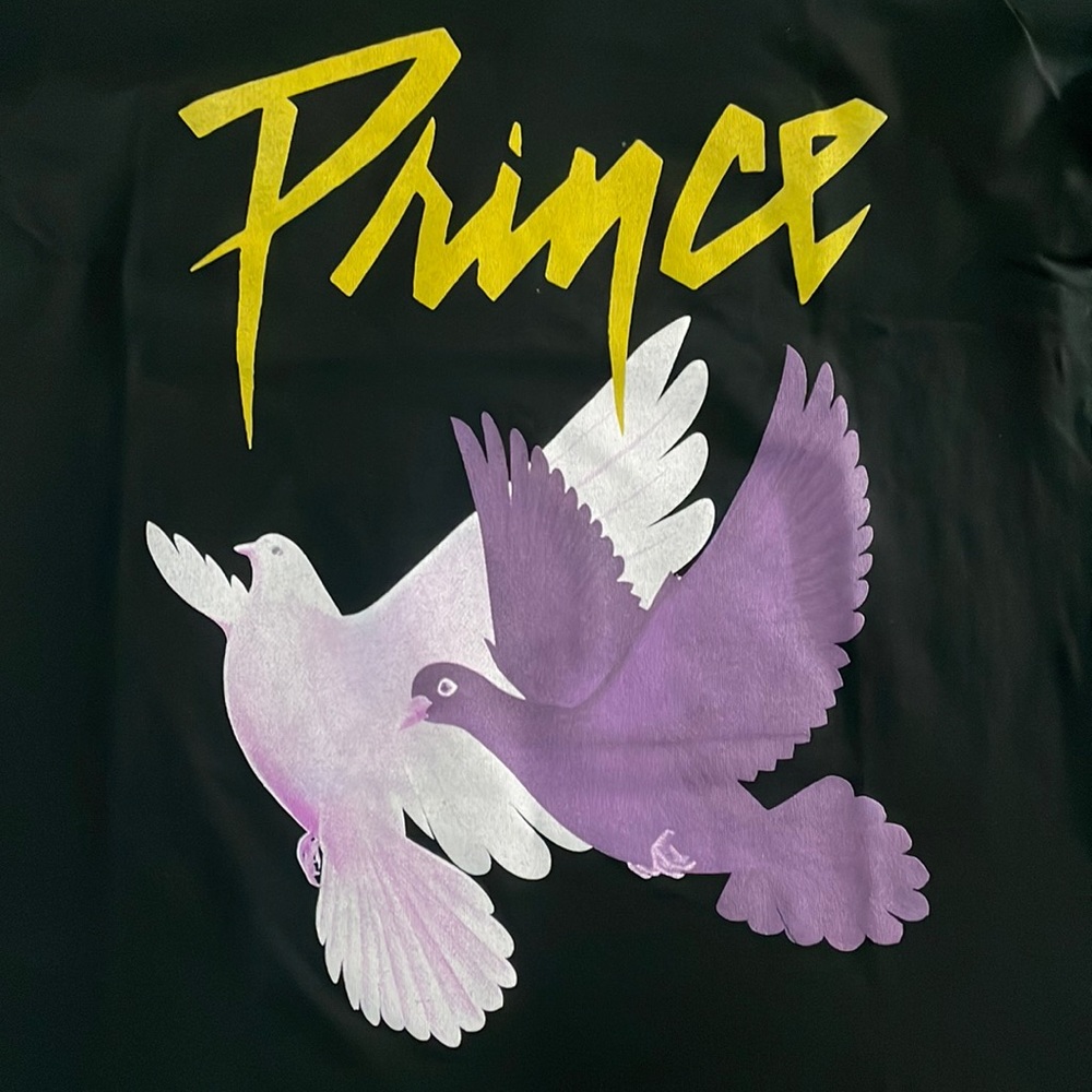 Prince Doves logo t-shirt size small